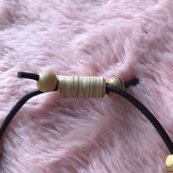 Handmade wooden beads bracelet with leather thread - Picture 8 of 9